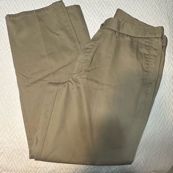 Eddie Bauer EUC Khakis - Picture 1 of 4